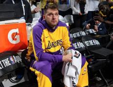 MKSPORTS-东契奇回归赛场，连败首场状态亮眼，DWG观众沸腾！的简单介绍