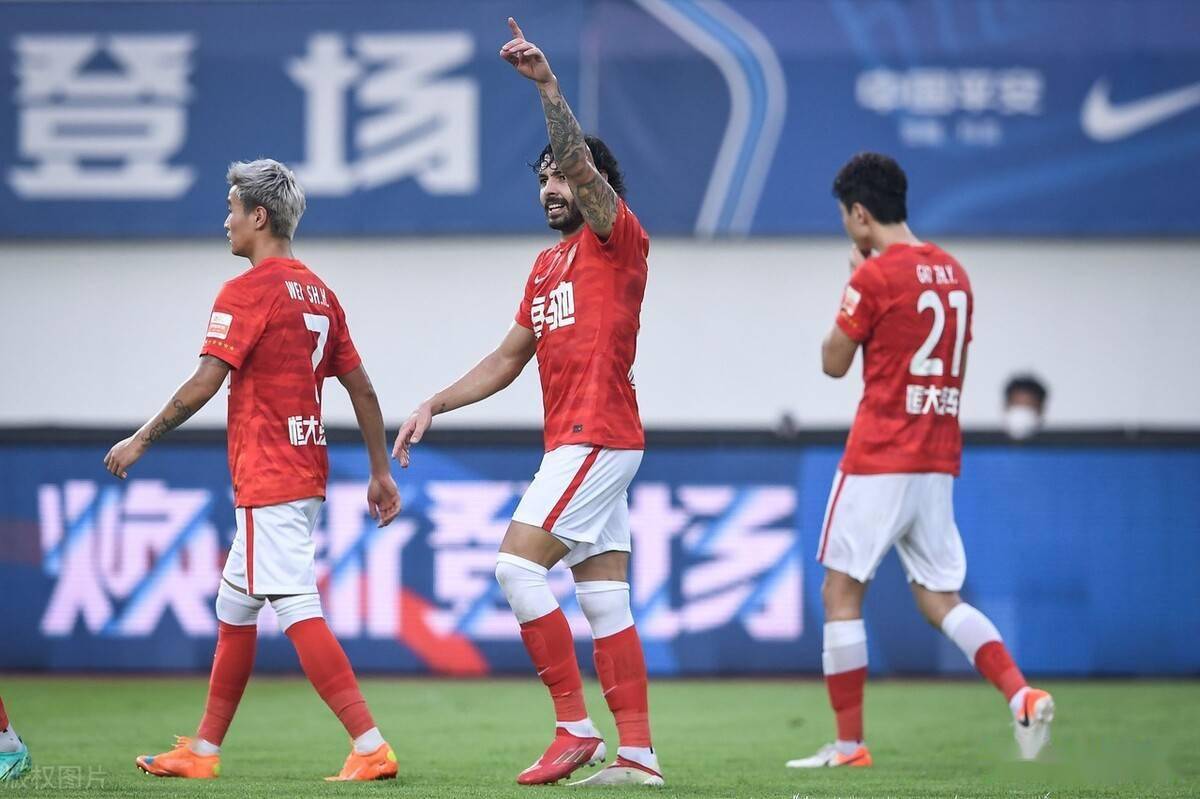 MKSPORTS- 棒球季后赛焦点战：岭东雄狮队大胜吴越雷豹队，外线火力全开。边后卫成为亮点