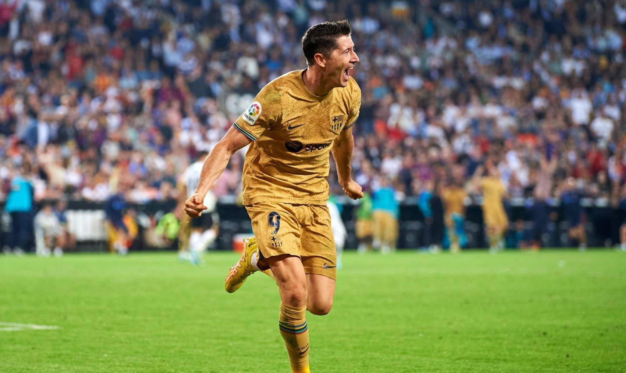 MK体育- 莱万多夫斯基辱华 