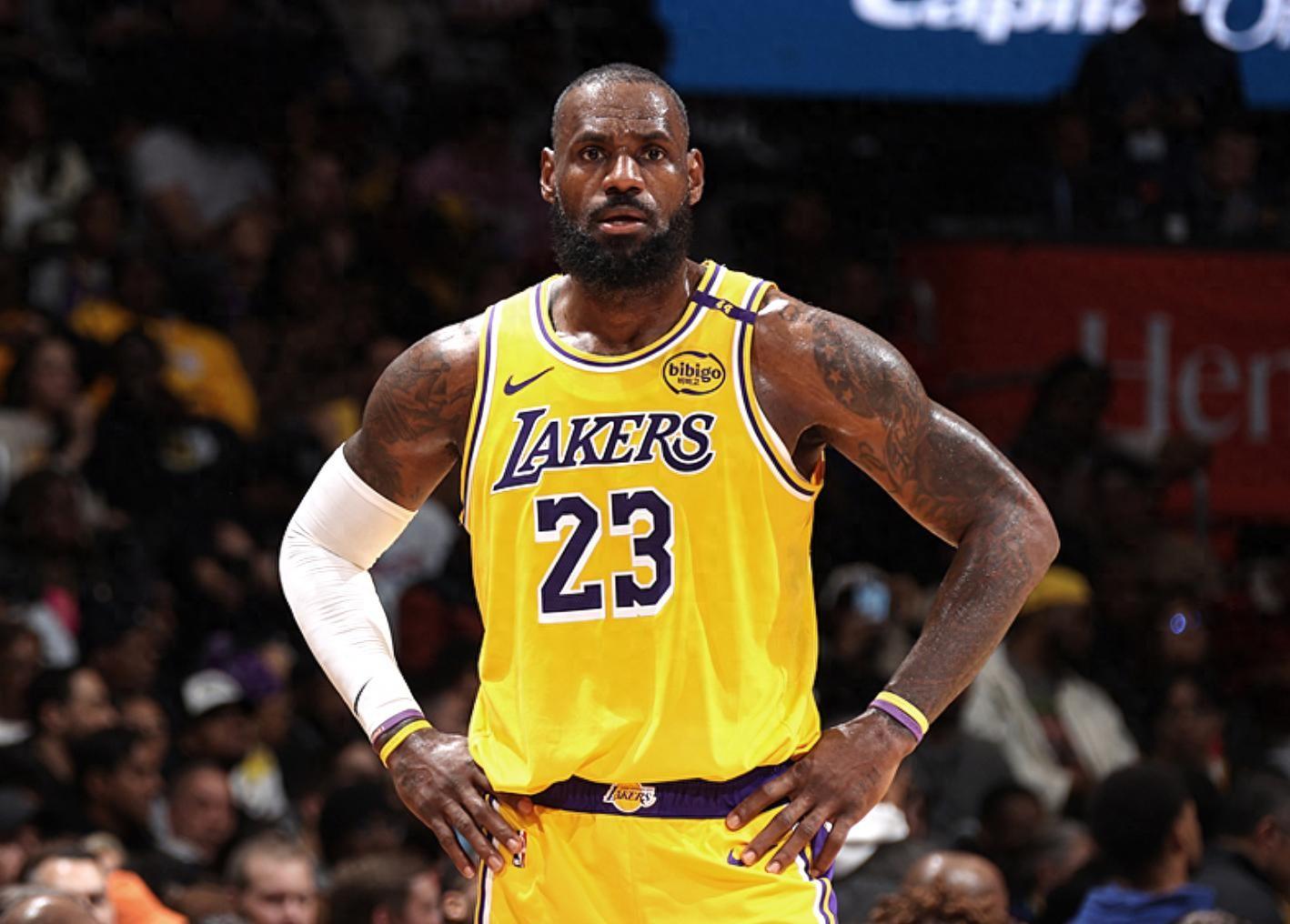 MKSPORTS-浓眉哥回归赛场，关键助攻首场状态亮眼，C9观众沸腾！的简单介绍