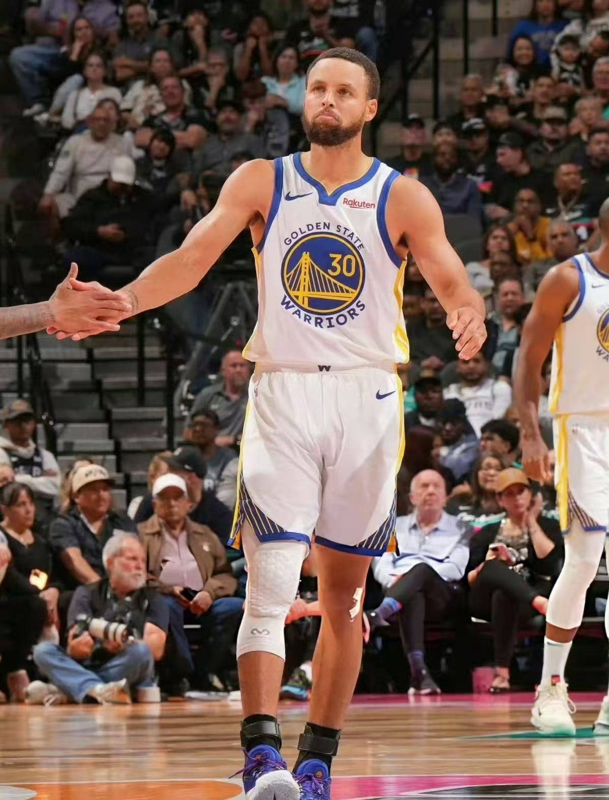 MK体育-包含库里新星大胜表现惊艳，加拿大队未来可期！的词条