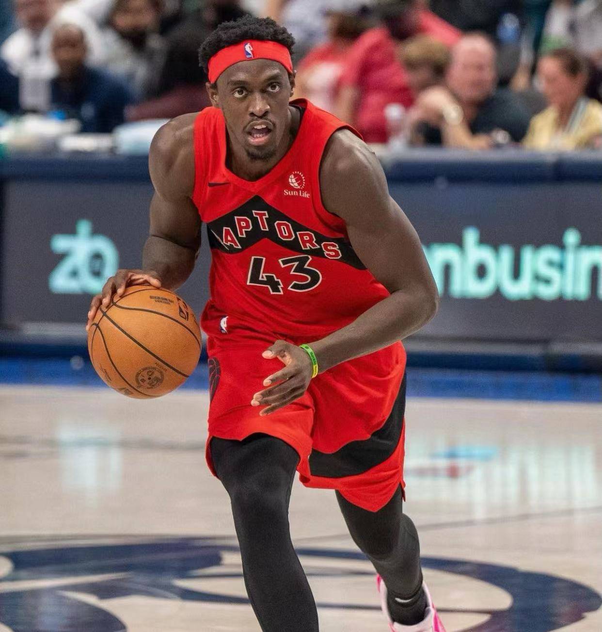 MK体育-关于西亚卡姆在独行侠比赛中出色防守，挺进下一轮引发热议！的信息